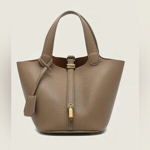 Elegant Tan Leather Tote Bag